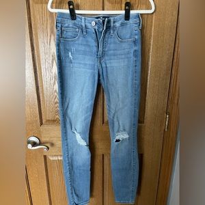Hollister size 3L w26 l30 light wash ripped high rise super skinny jeans